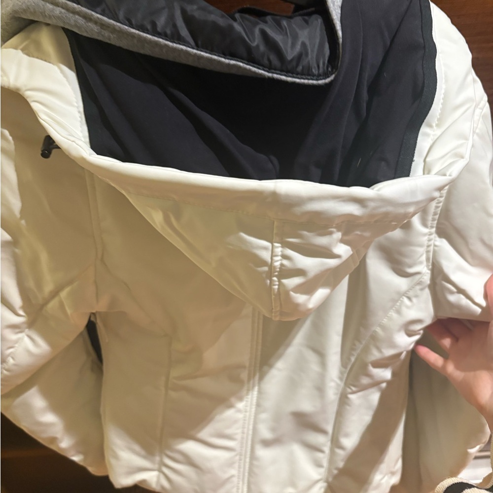 NWT stunning white ski jacket never worn very chic - Picture 14 of 15